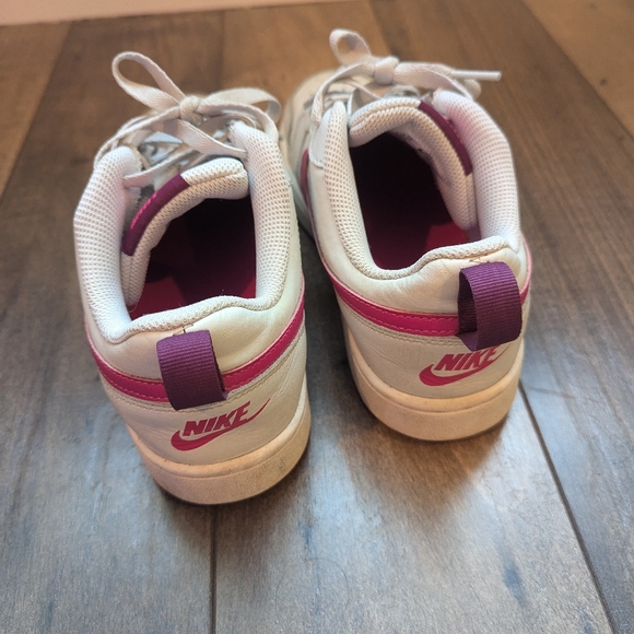 Nike court sneakers, Gray with pink swoosh youth size 6.5 or women's size 8.5 - Picture 3 of 4